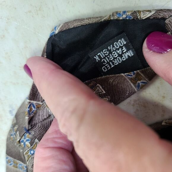 Geoffrey Beene Tie  - Picture 4 of 4